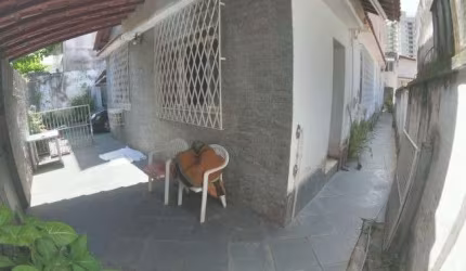 Casa a venda no Pé Pequeno, 4 quartos e 4 vagas.