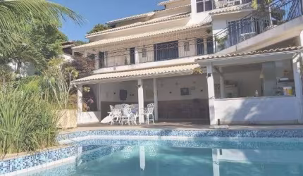 Casa a venda em Pendotiba, 4 quartos e 2 vagas.