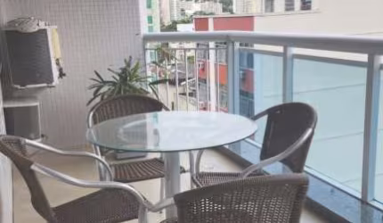 Apartamento à venda em Icaraí, sol da manhã e reformado por uma arquiteta.