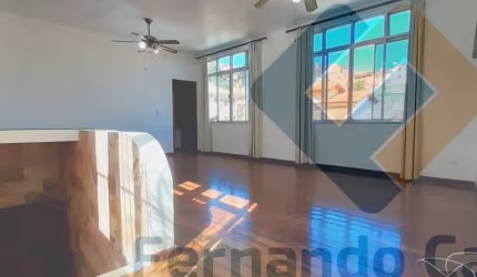 Casa a venda no Pé Pequeno, 5 quartos com piscina e churrasqueira.