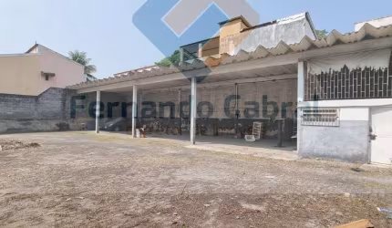Galpão para locação em Niterói-RJ, Santa Rosa: 450m², 1 sala, 1 banheiro. Aproveite já!