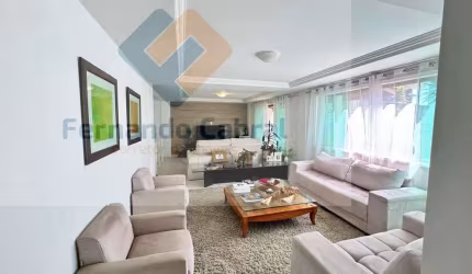 Imperdível casa de alto padrão no condomínio de luxo em Badu, Niterói-RJ - 3 quartos, 3 suítes, 3 salas, 4 banheiros, 2 vagas, 295m².