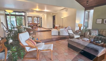 Casa em Condomínio de Luxo com 5 Quartos e 4 Suítes à Venda em Badu, Niterói-RJ - Imperdível!