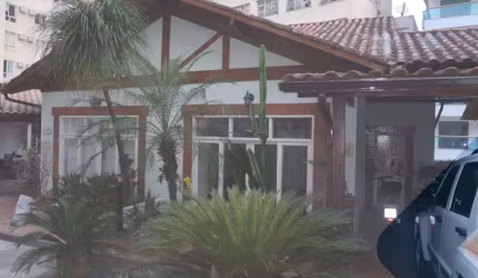 Casa de luxo em condomínio com 4 quartos e 3 suítes em Santa Rosa, Niterói-RJ: Imóvel de alto padrão com 170 m².