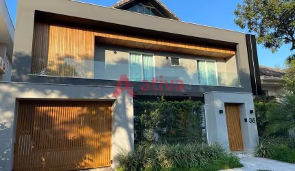 Casa triplex para alugar no Condomínio Quintas do Rio