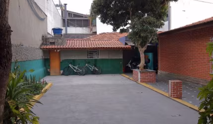 CASA TÉRREA COM 582 METROS E 8 VAGAS!