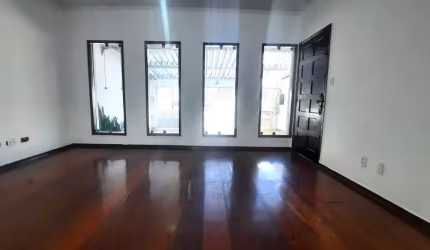 Sobrado no coração do Jardim do mar com 4 quartos e 3 vagas.