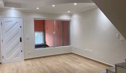 Sobrado com 3 quartos, 1 suíte e 2 vagas.