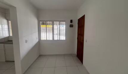 Apartamento recem reformado com 01 quarto e 01 vaga - Prédinho de 02 andares sem condomínio.