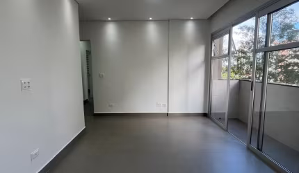 Apartamento reformado com 84 metros com 2 quartos e 1 vaga