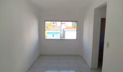 Apartamento em prédio de 2 andares bem conservado com condominio baixo.
