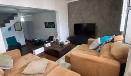Sobrado com 04 Quartos, sendo 01 suíte - 03 banheiros à Venda, 281 m² por R$ 590.000.