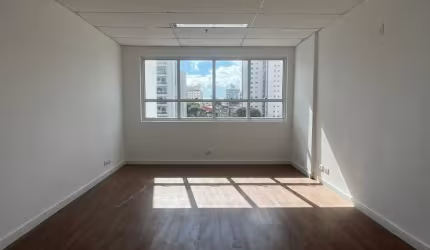 Sala comercial na Av Getulio Vargas Baeta Neves
