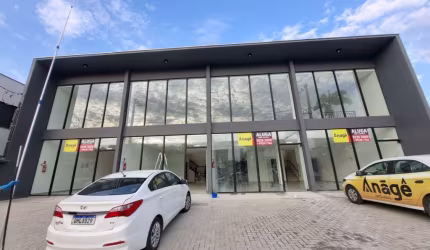 Loja para alugar, 104.25 m2 por R$4490.00  - Costa E Silva - Joinville/SC