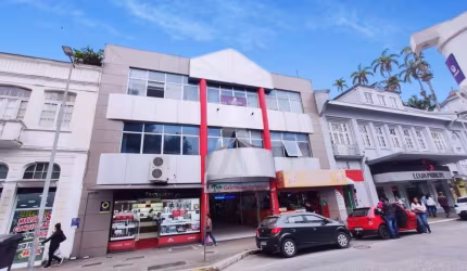 Sala para alugar, 41.49 m2 por R$850.00  - Centro - Joinville/SC