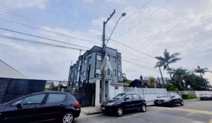 Apartamento com 2 quartos, 1 bwc social, sala de estar / jantar, cozinha, área de serviço e sacada com churrasqueira