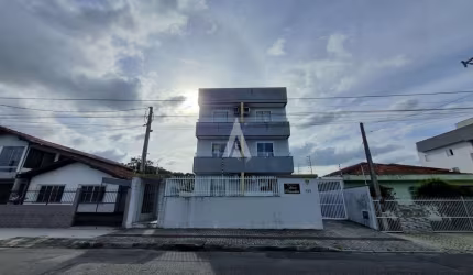 Apartamento com 2 quartos, 1 com sacada, 1 bwc social, sala de estar, cozinha, área de serviço e sacada com churrasqueira