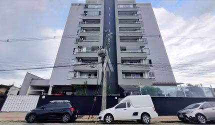 Apartamento com 2 quartos, 1 sendo suite, espaçoso e iluminado pelo sol da manhã