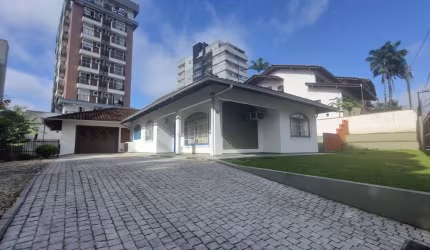 Casa residencial com 3 quartos  para alugar, 189.40 m2 por R$5000.00  - Costa E Silva - Joinville/SC