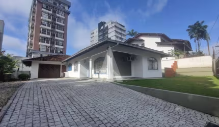 Casa residencial com 3 quartos  para alugar, 189.40 m2 por R$5000.00  - Costa E Silva - Joinville/SC
