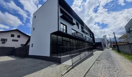 Sala para alugar, 37.72 m2 por R$1500.00  - Bucarein - Joinville/SC