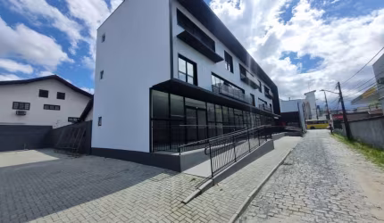 Sala para alugar, 36.12 m2 por R$1500.00  - Bucarein - Joinville/SC