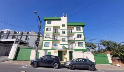 Apartamento com 1 quarto, sala de estar / jantar, cozinha, área de serviço, 1 bwc social e sacada com churrasqueira