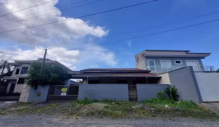 Casa residencial com 2 quartos  para alugar, 60.00 m2 por R$1390.00  - Aventureiro - Joinville/SC