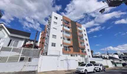 Apartamento com 02 dormitórios, sendo 01 suíte, sala de estar, cozinha, sacada com churraqueira, bwc social e área de serviço