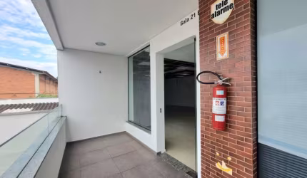Sala para alugar, 107.46 m2 por R$3800.00  - America - Joinville/SC