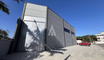 GALPÃO COMERCIAL LOCALIZADO NA RUA ADOLFO KLUVER