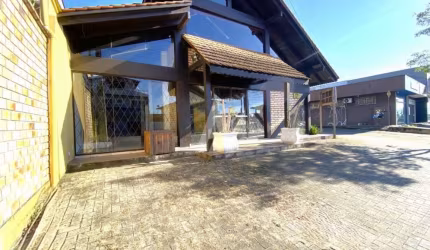 Casa comercial para alugar, 272.00 m2 por R$5500.00  - Iririu - Joinville/SC