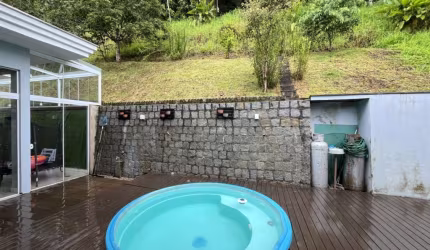 Casa residencial com 3 quartos  para alugar, 190.63 m2 por R$6200.00  - Bom Retiro - Joinville/SC