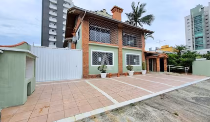 Casa comercial para alugar, 540.00 m2 por R$11999.00  - Anita Garibaldi - Joinville/SC