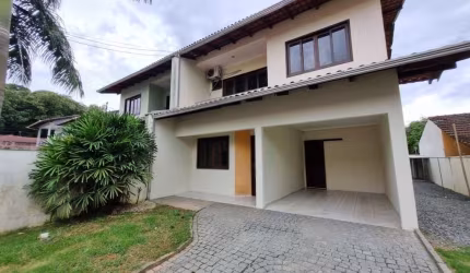 Casa residencial com 3 quartos  para alugar, 131.67 m2 por R$3500.00  - Costa E Silva - Joinville/SC
