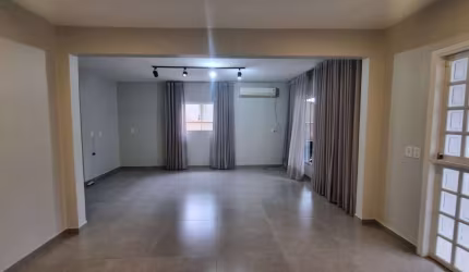 Casa residencial com 3 quartos  para alugar, 288.75 m2 por R$3900.00  - Vila Nova - Joinville/SC