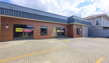 GALPÃO  com 218² de área utíl  localizada no bairro Anita Garibaldi,