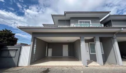 Casa residencial com 3 quartos  para alugar, 163.54 m2 por R$5800.00  - Gloria - Joinville/SC