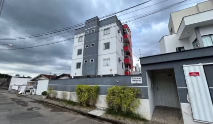 Apartamento com 2 quartos, closet, sacada com churrasqueira, bairro Bom Retiro.