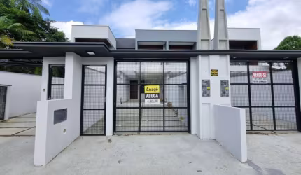 Casa residencial com 3 quartos  para alugar, 132.00 m2 por R$5500.00  - Bom Retiro - Joinville/SC