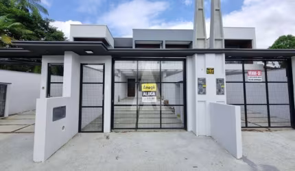 Casa residencial com 3 quartos  para alugar, 132.00 m2 por R$5500.00  - Bom Retiro - Joinville/SC