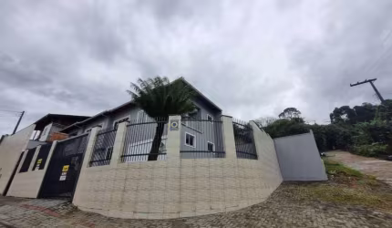 Casa residencial com 4 quartos  para alugar, 103.20 m2 por R$4500.00  - Boa Vista - Joinville/SC