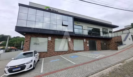 Loja para alugar, 68.54 m2 por R$2500.00  - Floresta - Joinville/SC