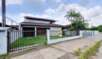 Casa residencial com 3 quartos  para alugar, 230.30 m2 por R$3500.00  - Boa Vista - Joinville/SC