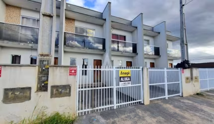 Lindo geminado com 2 dormitórios, sala de estar e jantar, cozinha, 1 lavabo e 1 banheiro social e área de serviço.