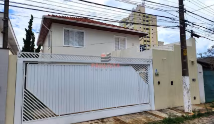 Sobrado Residencial à venda com 179m², 3 dormitórios, 3 vagas no bairro de Mirandópolis.