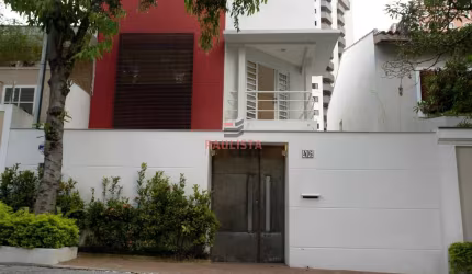 Sobrado Comercial com 3 Andares, próximo aos Metrôs Santa Cruz e Praça da Árvore!