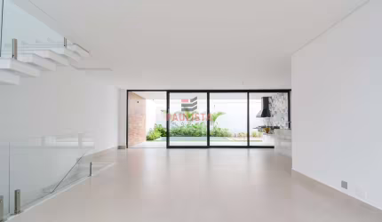 Sobrado residencial em Condomínio Fechado com 331m², 3 suítes, piscina à venda no Planalto Paulista
