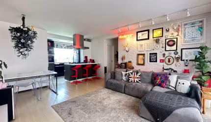Belíssima cobertura com 1 suíte mais 1 quarto à venda no bairro Anita Garibaldi em Joinville - SC de  R$ 950.000,00.