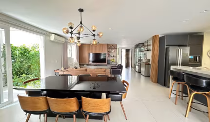 Casa em condomínio fechado com 3 suítes mais 1 quarto à venda no bairro Anita Garibaldi em Joinville - SC por R$ 3.240.000,00